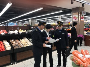 五家渠市 六師食品藥品安全與衛(wèi)生綜合監(jiān)督執(zhí)法局強(qiáng)化食用農(nóng)產(chǎn)品批發(fā)市場(chǎng)監(jiān)督檢查，筑牢食品安全防線